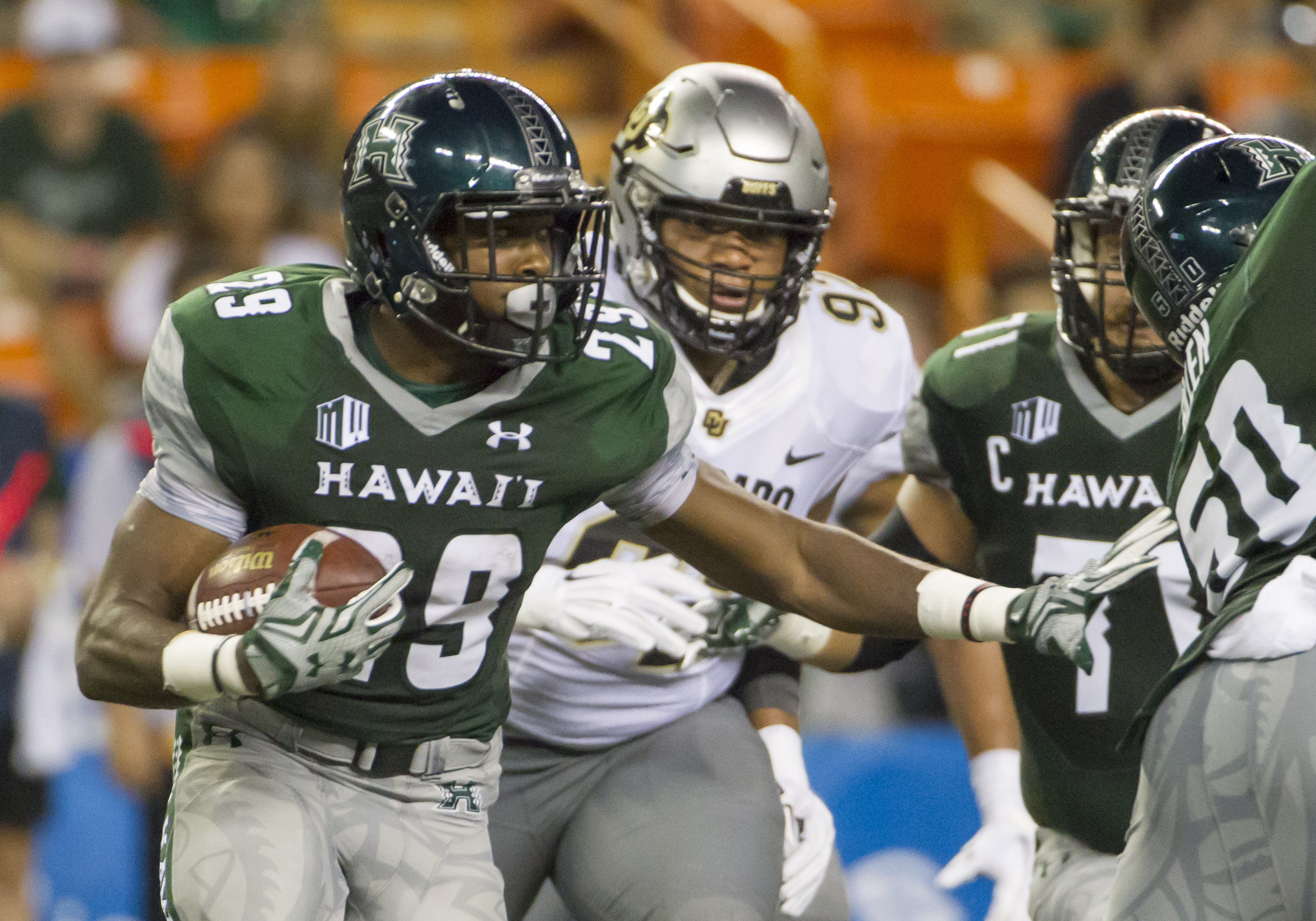 Max Wittek leads Hawaii over Colorado 28-20
