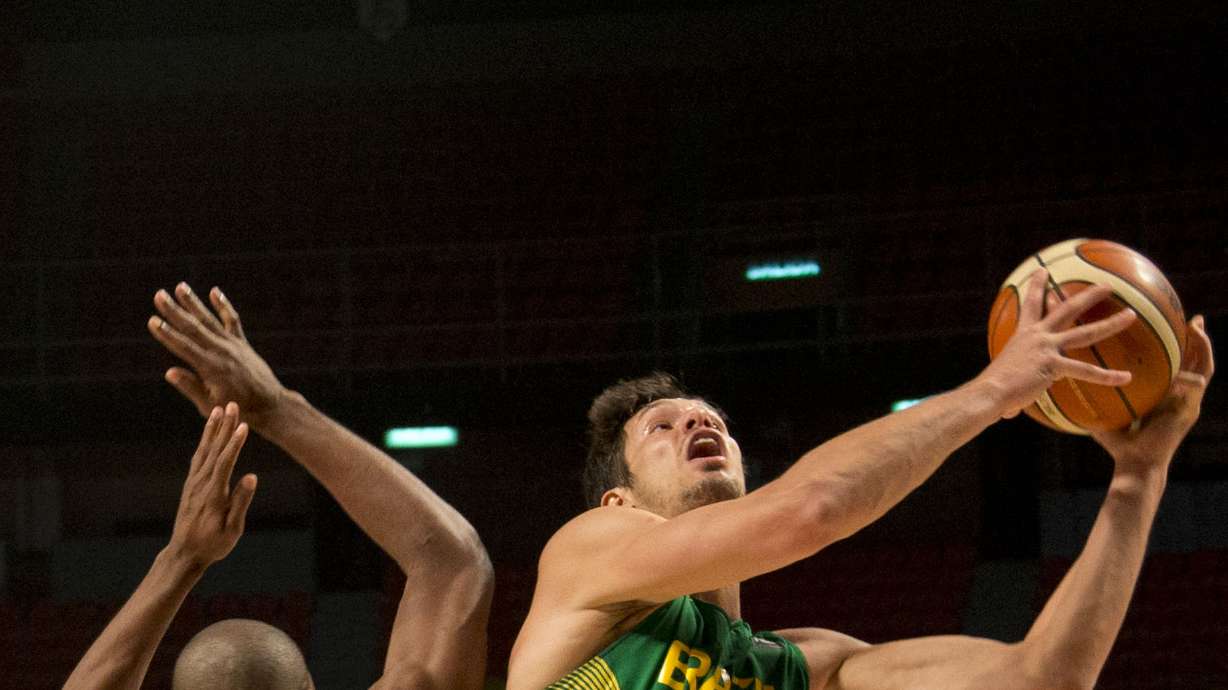 Canada win its third straight in Olympic qualifier