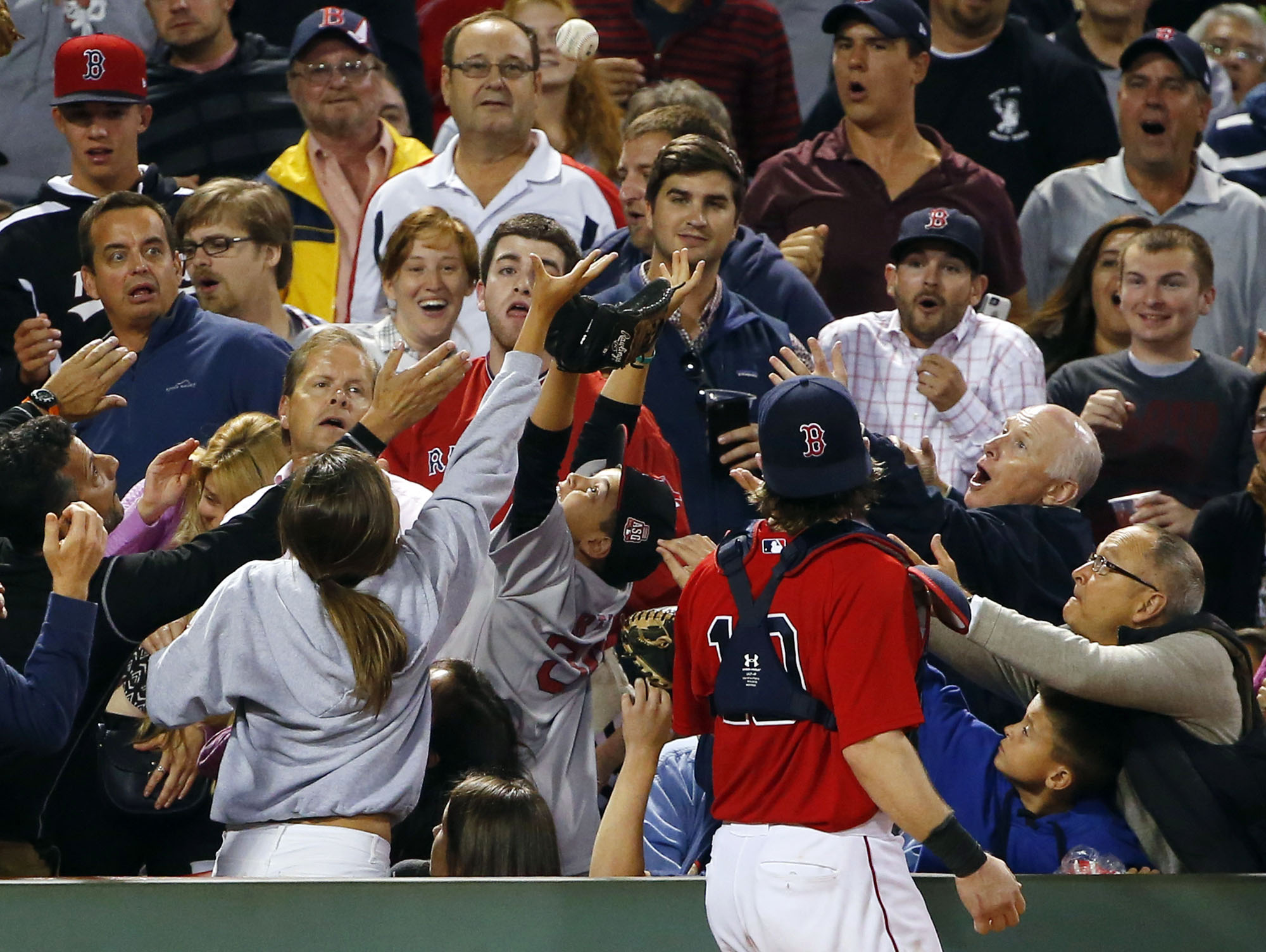 Kelly wins 7th straight start; Red Sox beat Phillies 7-5
