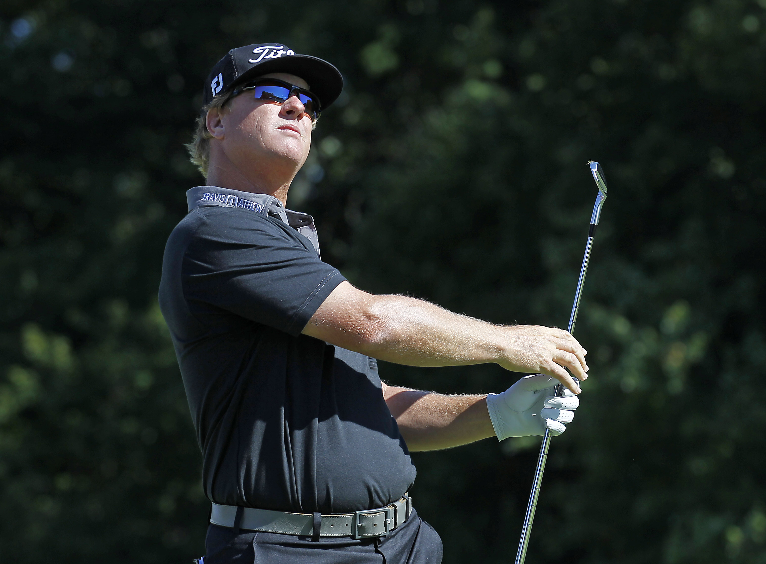 Hoffman takes the lead; Spieth misses another cut