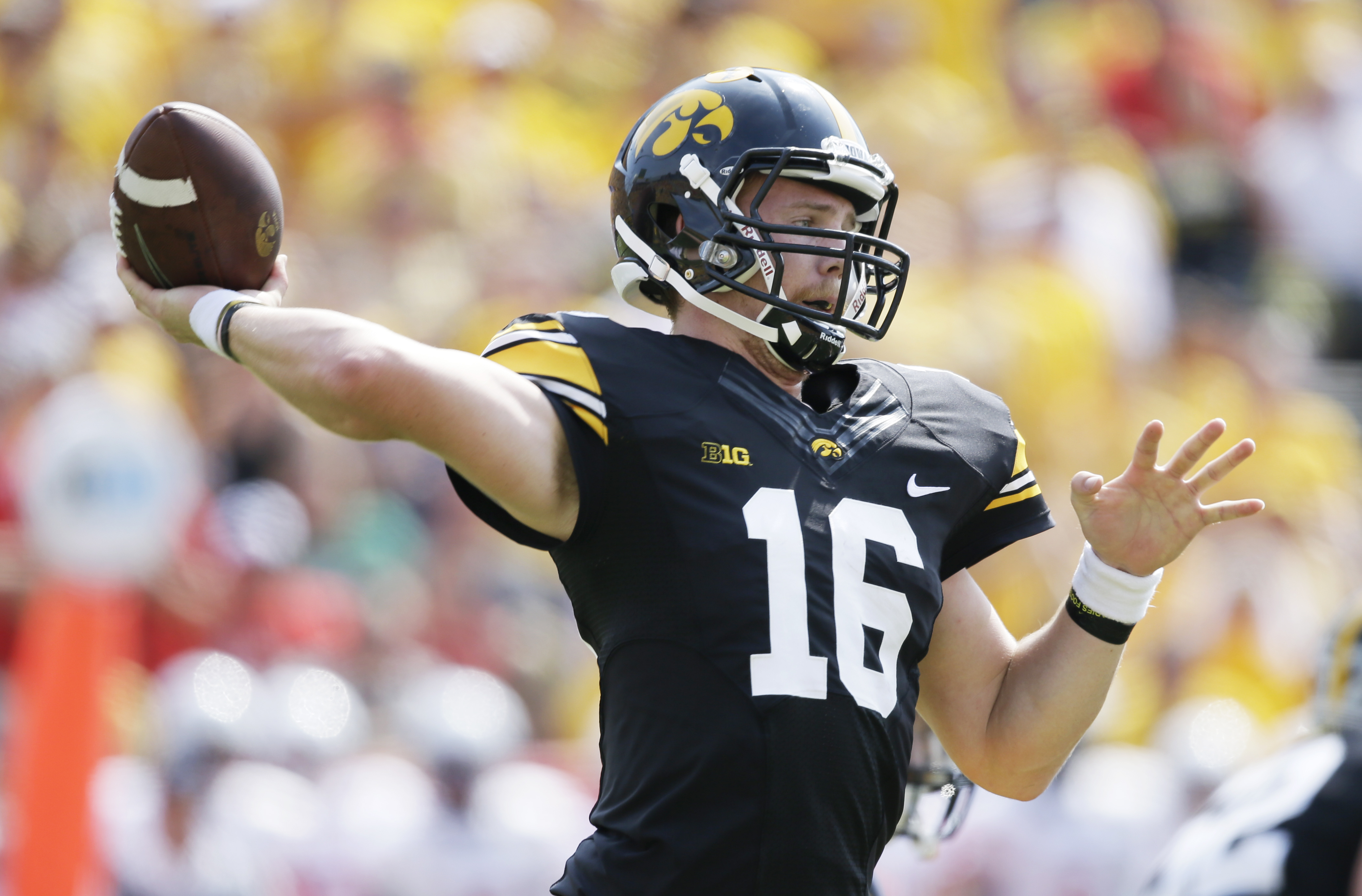 Iowa pounds Illinois State 31-14