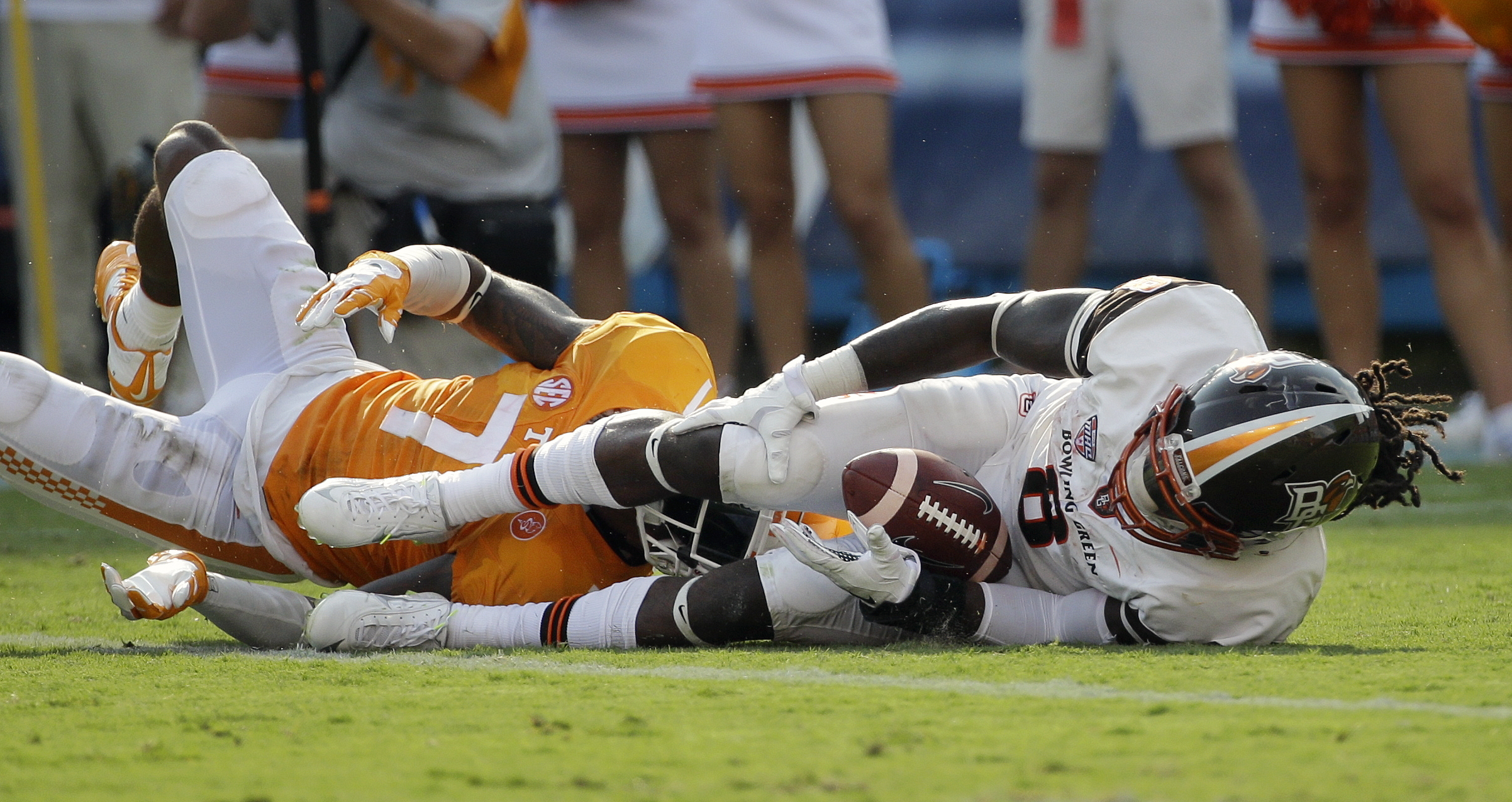 Lightning delays No. 25 Tennessee-Bowling Green