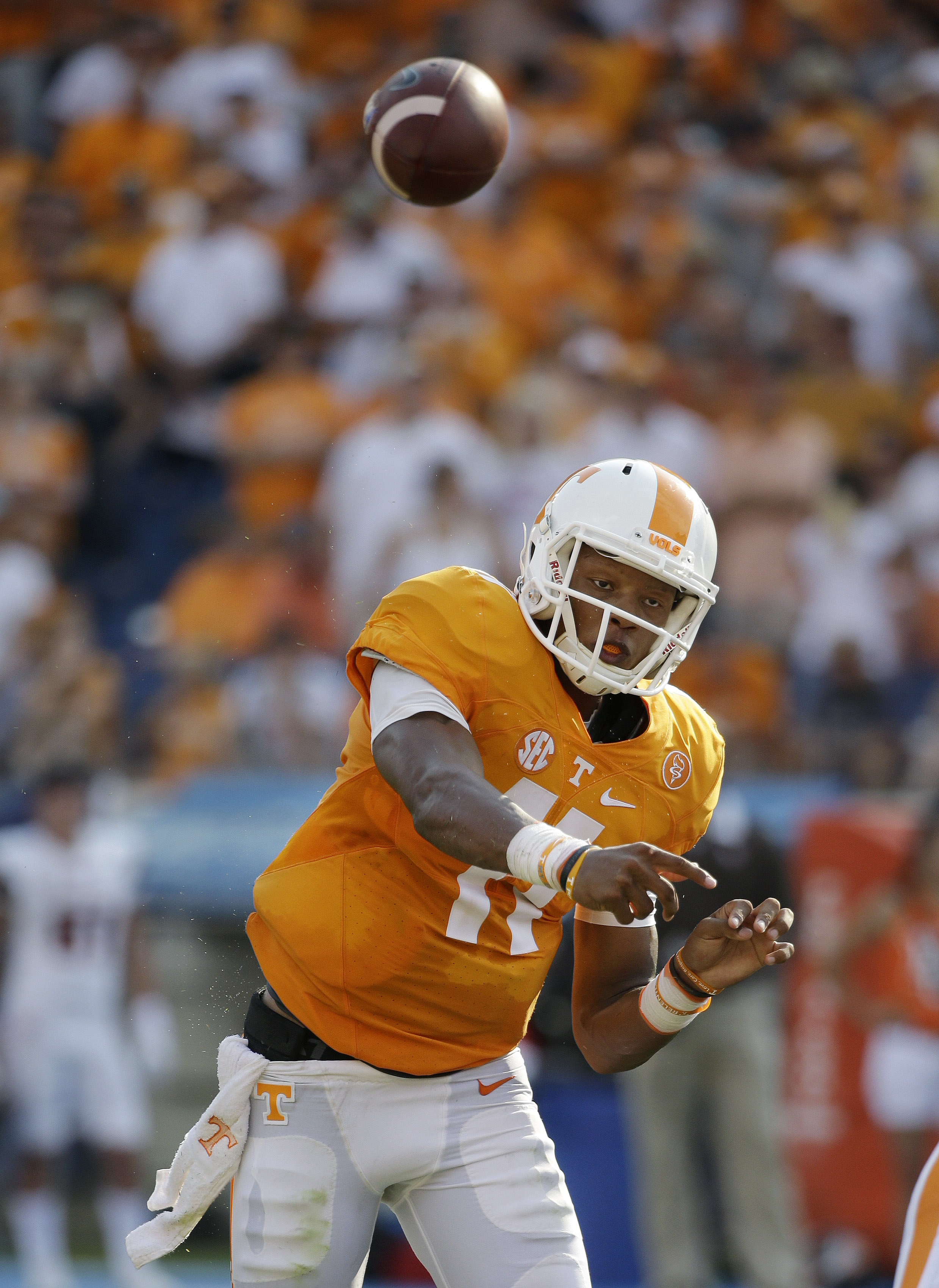 No. 25 Tennessee runs for 6 TDs, beats Bowling Green 59-30