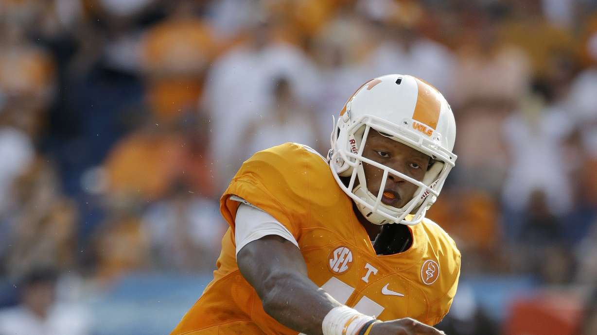 No. 25 Tennessee runs for 6 TDs, beats Bowling Green 59-30