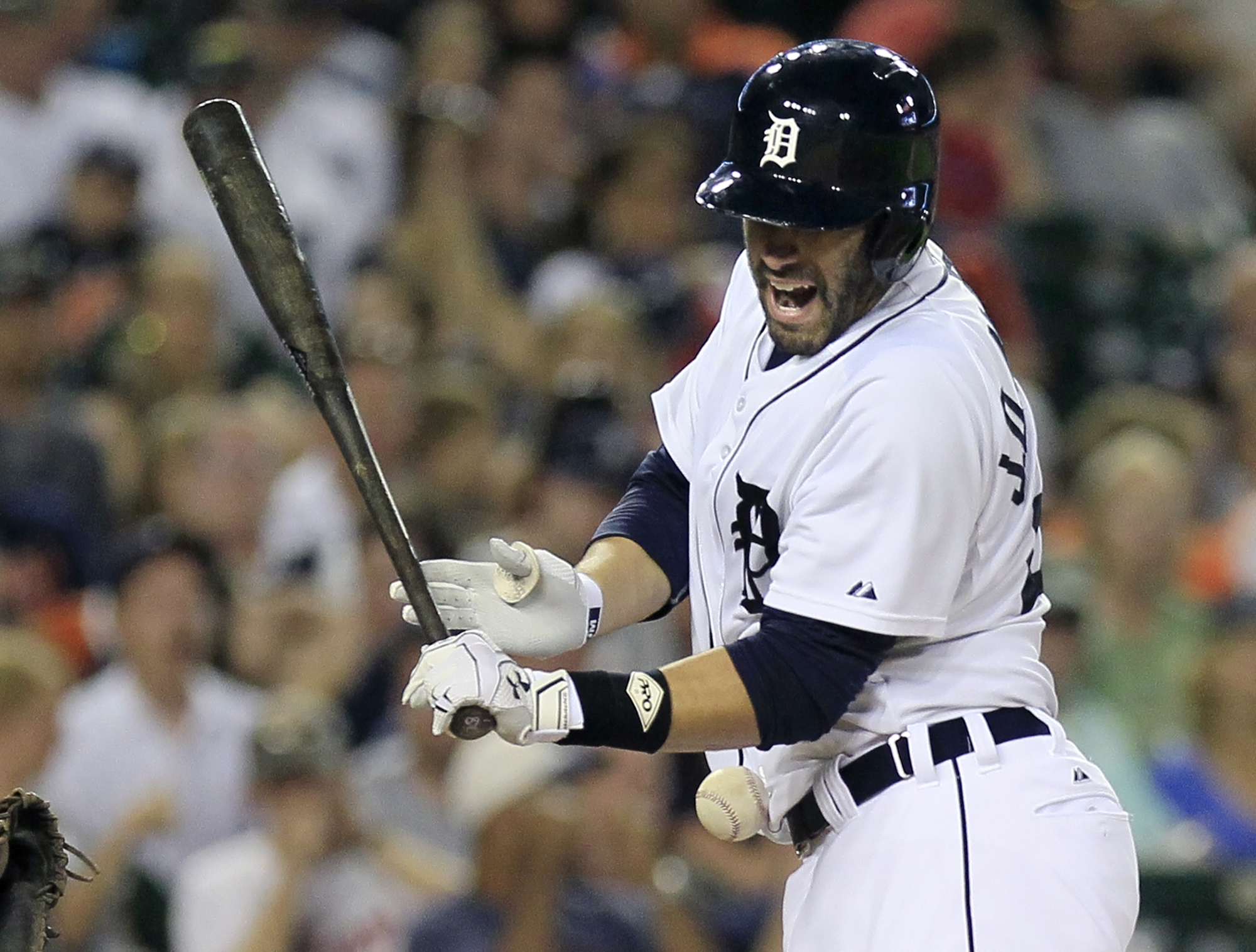 Simon pitches 7 strong innings as Tigers beat Indians 6-0