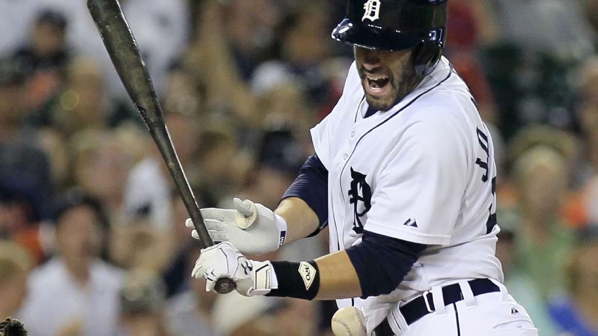 Simon pitches 7 strong innings as Tigers beat Indians 6-0