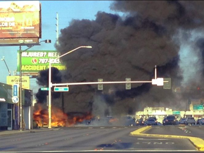 2 personas murieron en incendio de bus en Las Vegas al chocar con conductor ebrio