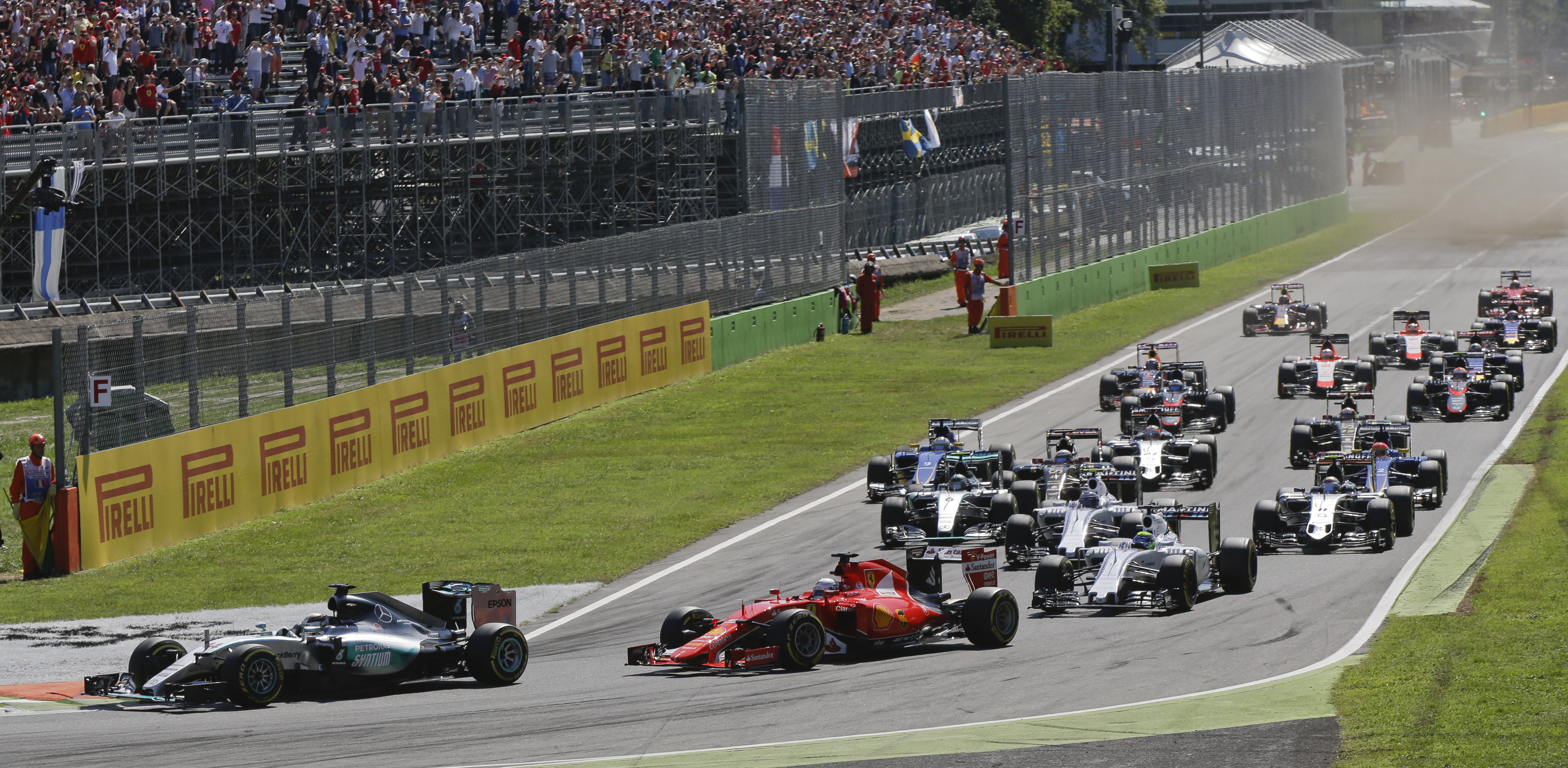 Star Wars in Monza: Lucas awards Hamilton for Italian GP win