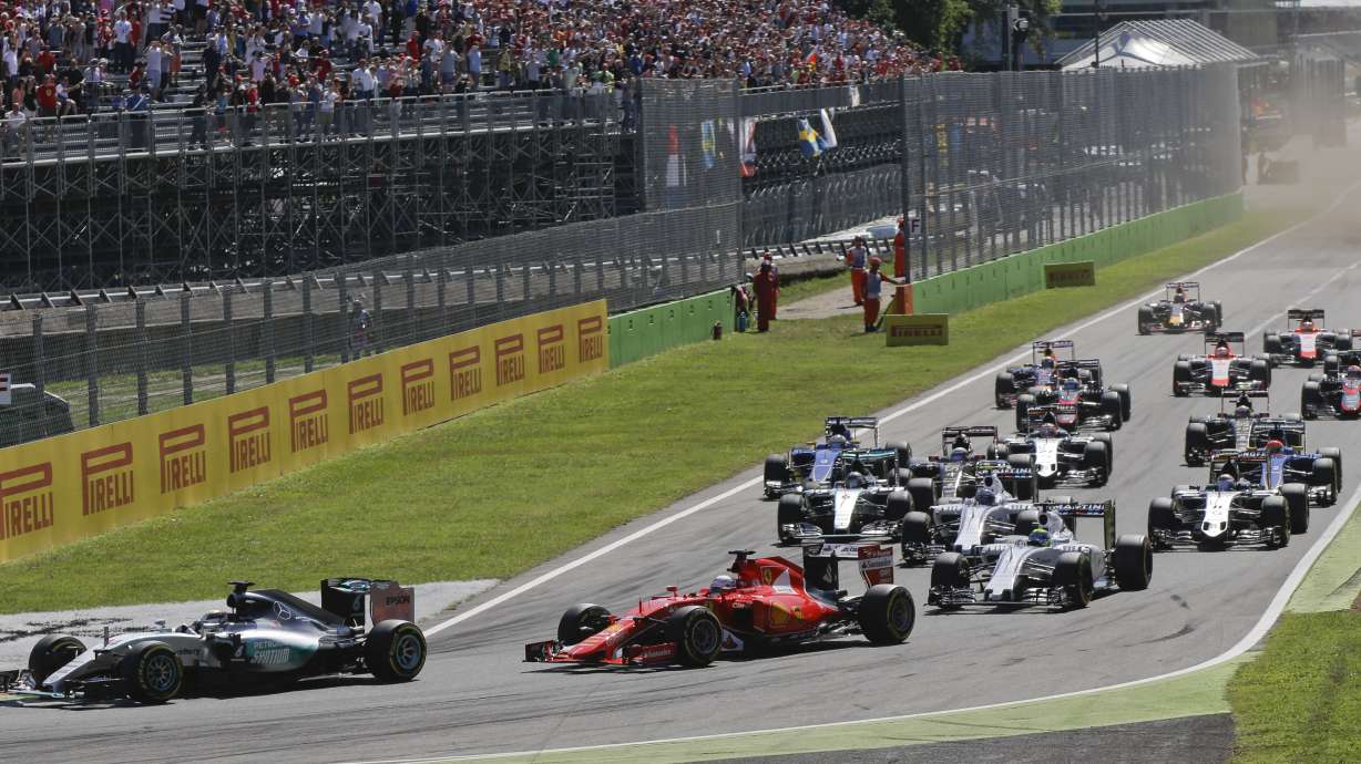 Star Wars in Monza: Lucas awards Hamilton for Italian GP win