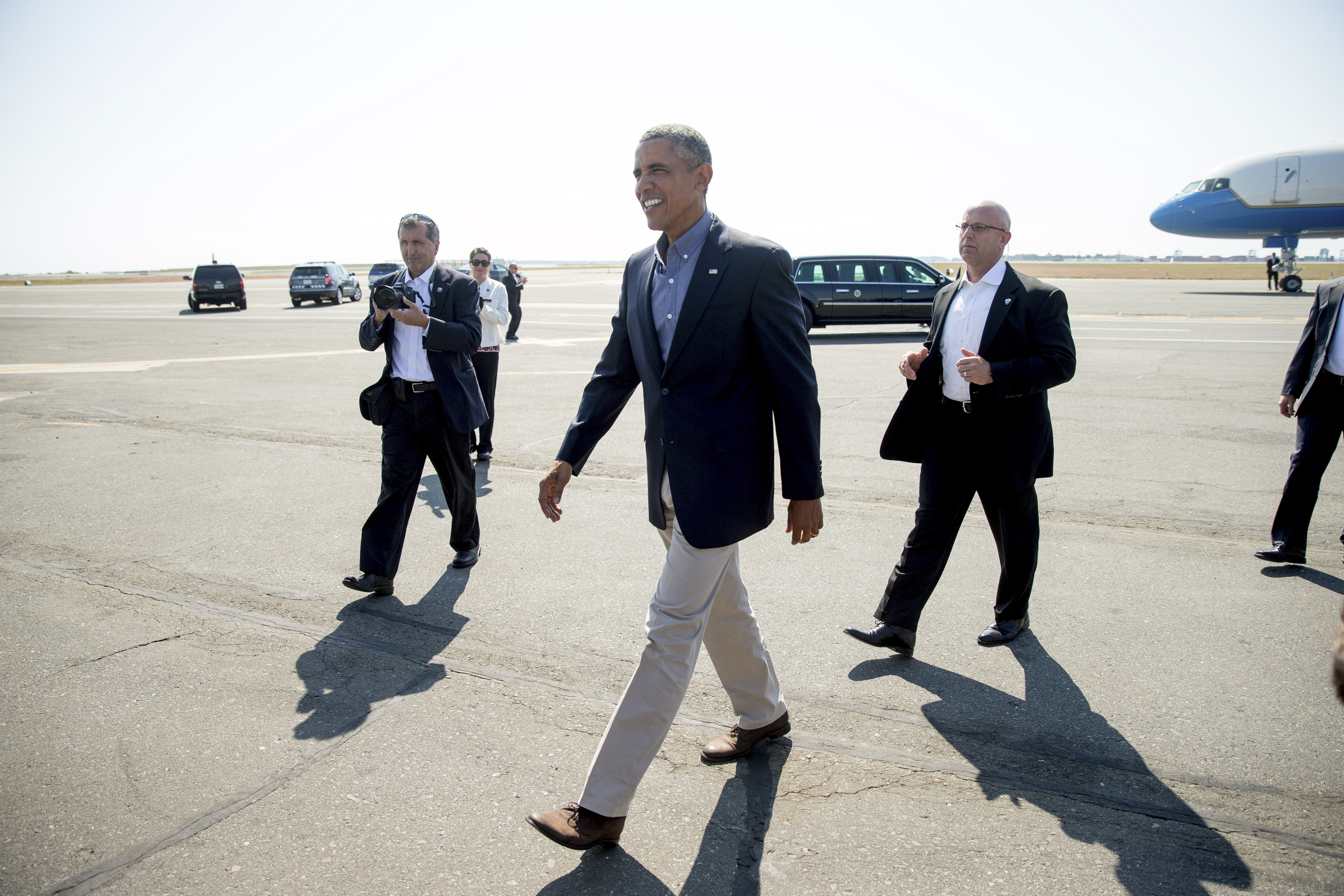 Obama observes Labor Day, extends contractors' paid leave