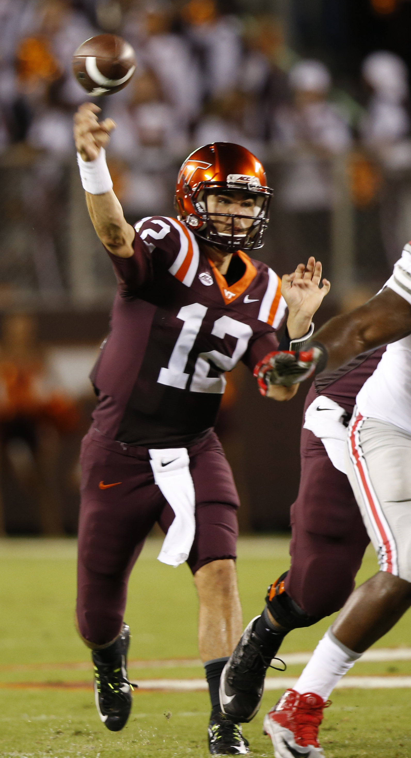 Virginia Tech QB Brewer exits game with shoulder injury