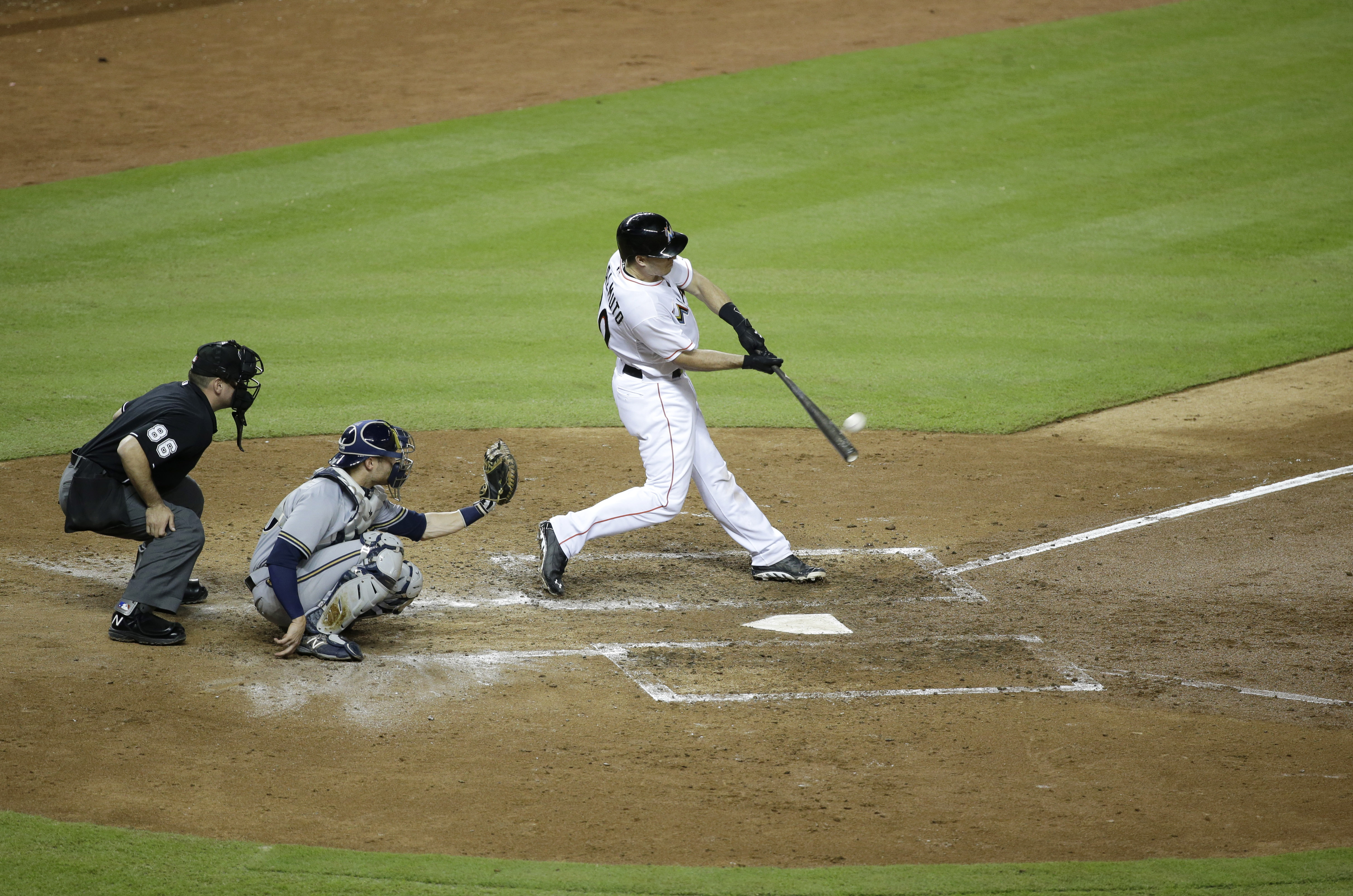 Realmuto's 2 HRs lead Marlins to 6-4 win