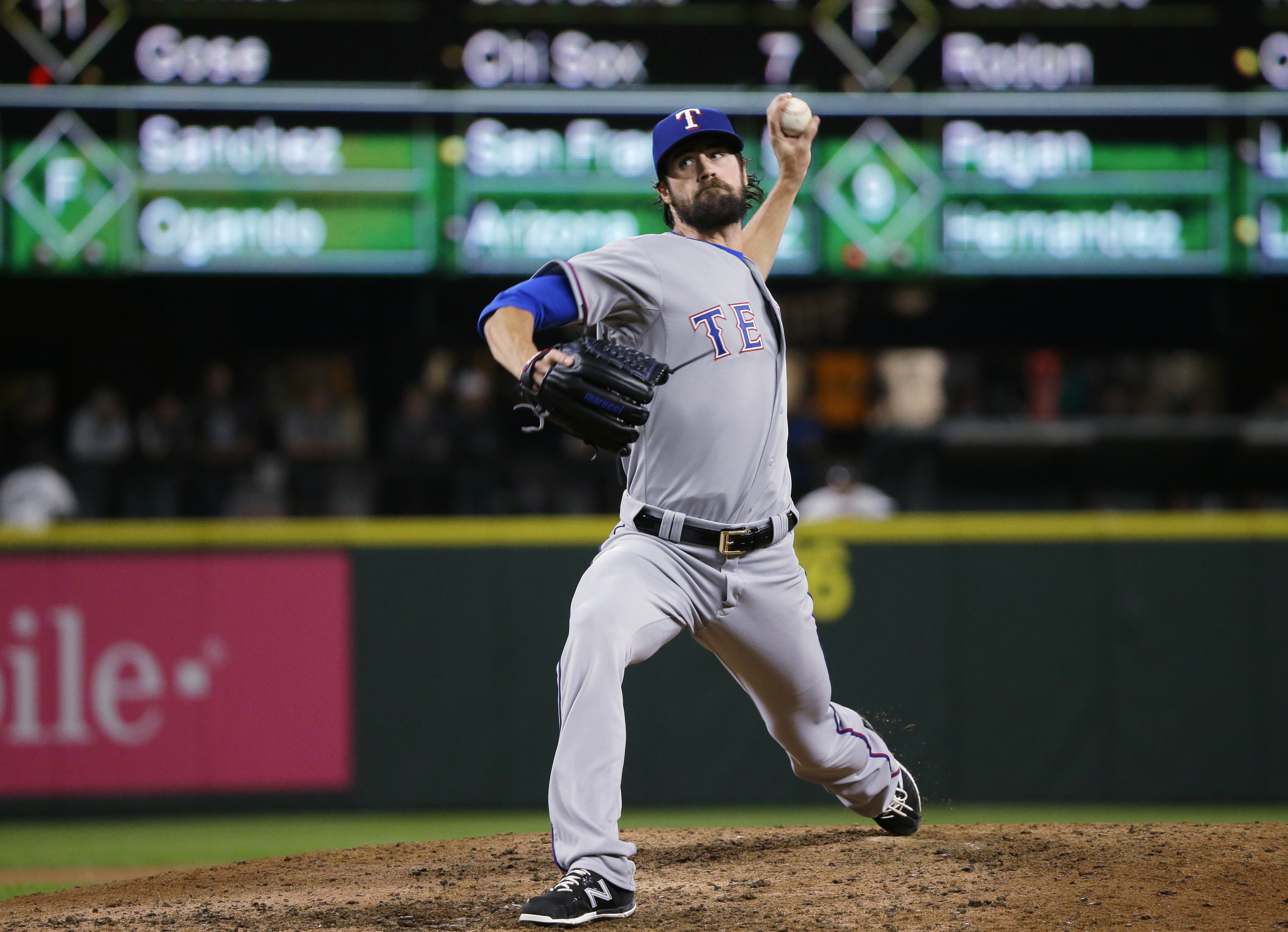 Rangers hit 4 HRs, beat Mariners 9-6 to trim AL West deficit
