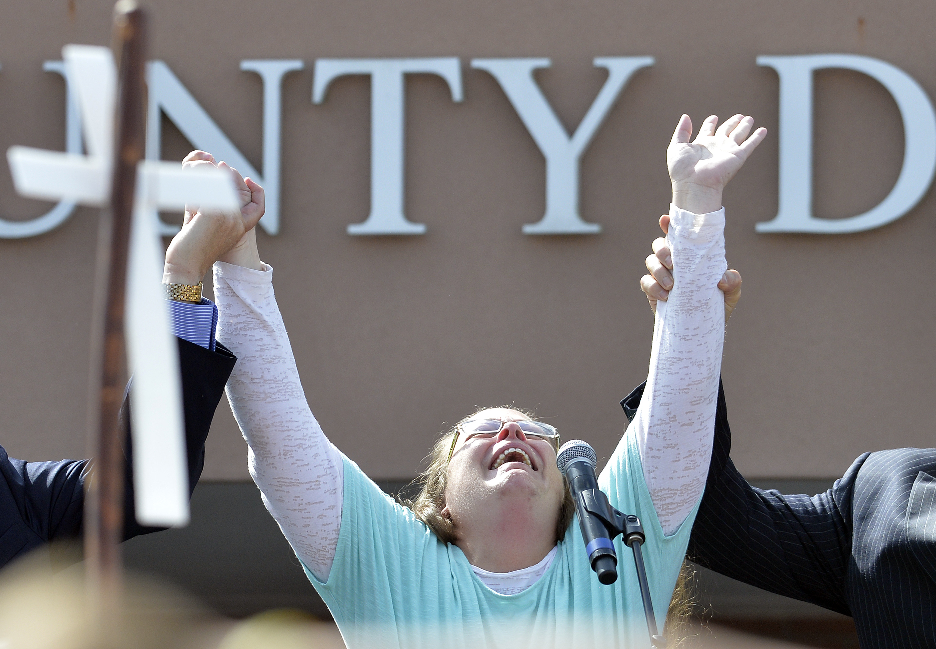 The Latest: Kim Davis can get paid for jail time, break