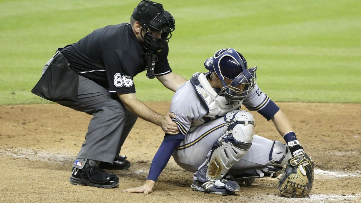 Brewers catcher Lucroy sidelined by mild concussion