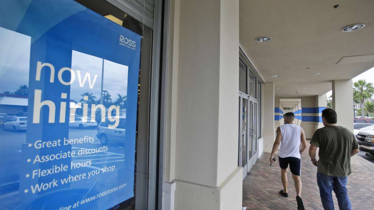 US unemployment benefit applications dropped to 275,000