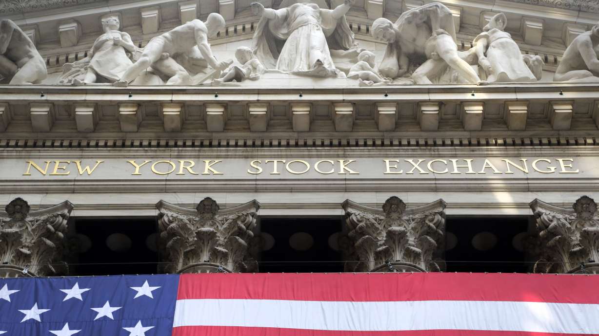 US stocks close higher as investors parse Fed's next move