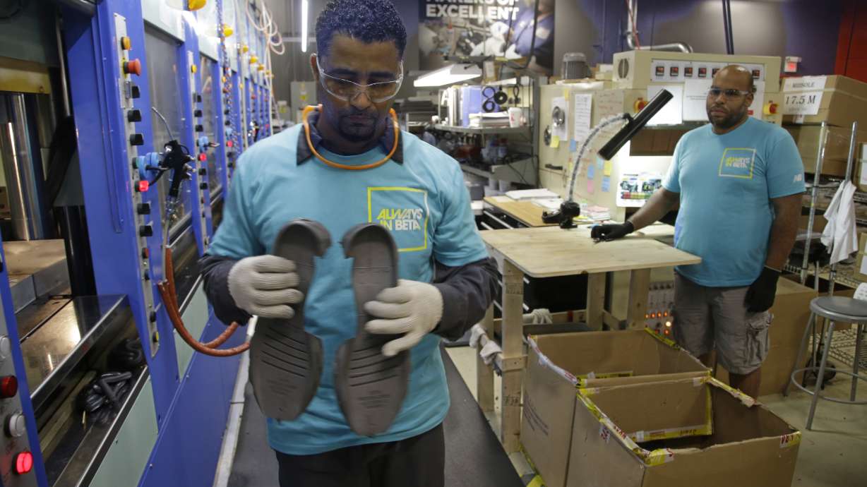 US producer prices unchanged in August as gas costs fall