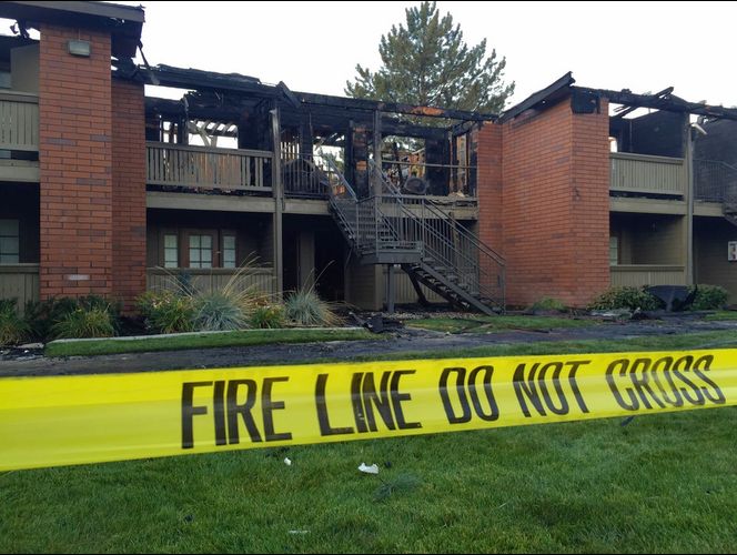 Incendio destruye edificio de departamentos en Taylorsville; 100 son evacuados