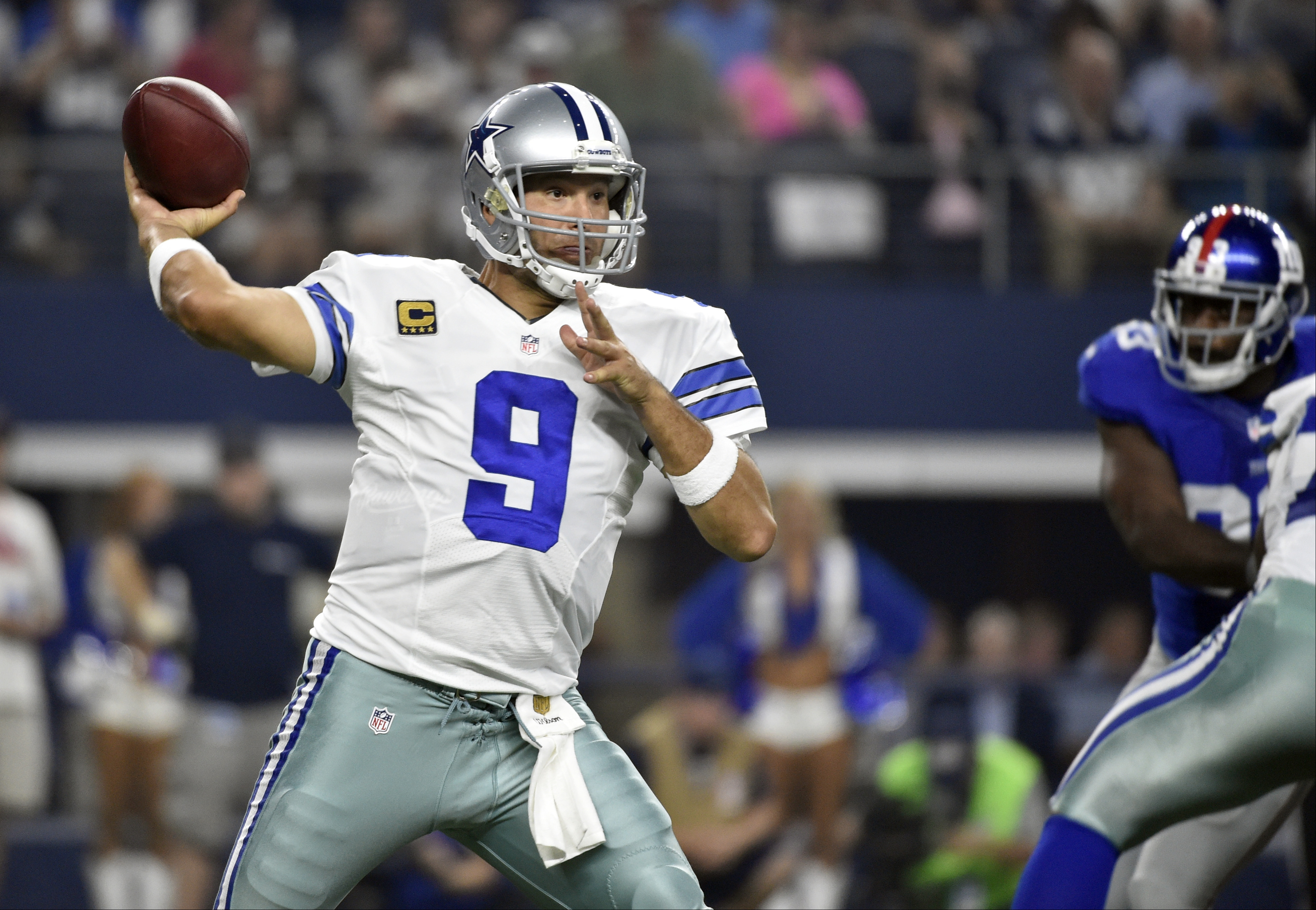 Cowboys overcome mistakes, beat Giants 27-26 on late TD