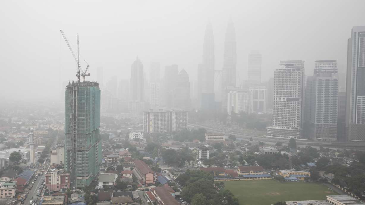 Malaysia to begin cloud-seeding as schools shut due to haze