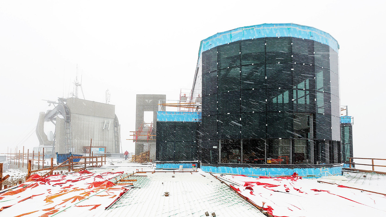 Snow falls on Hidden Peak at Snowbird Resort, Wednesday, Sept. 16, 2015. (Photo: Matt Crawley)