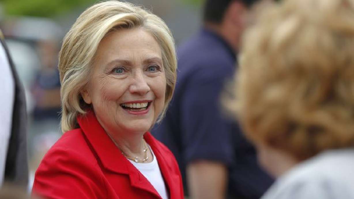 Hillary Clinton deja que Jimmy Fallon le jale el pelo