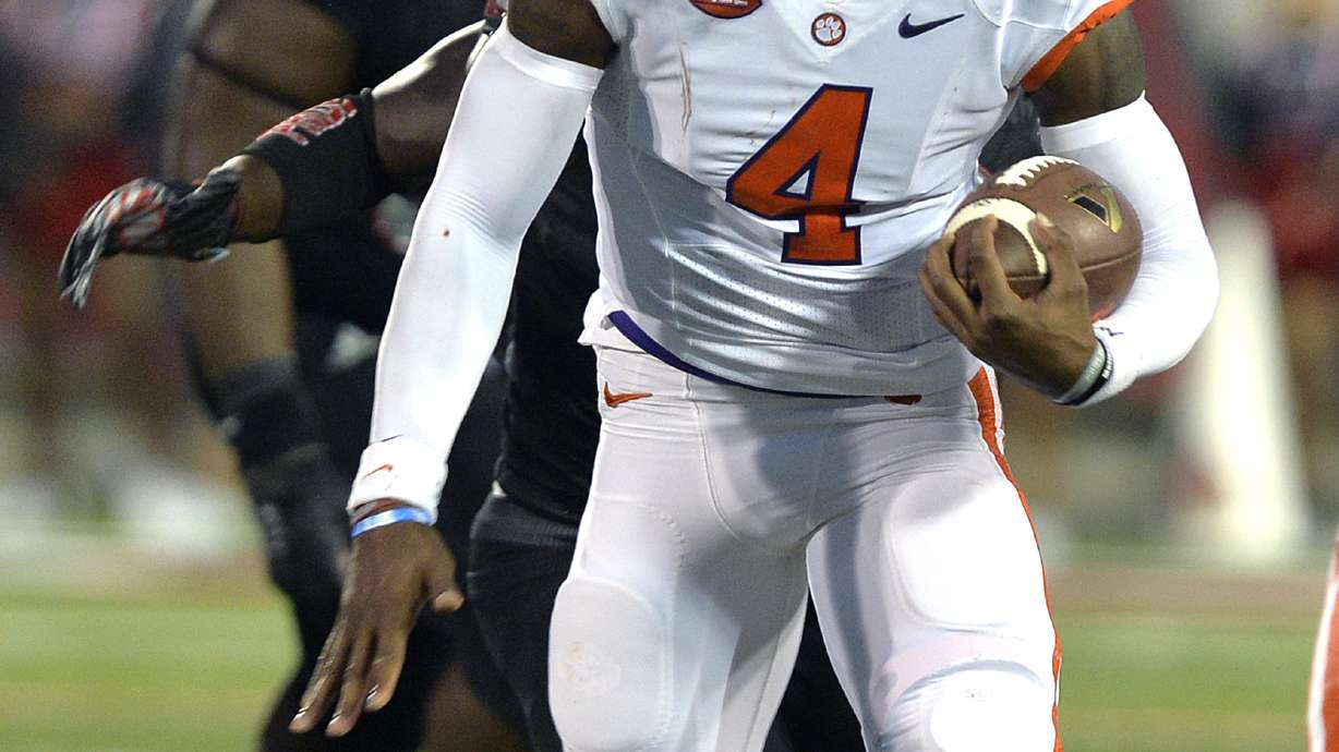 No. 11 Clemson outlasts Louisville 20-17 in ACC opener