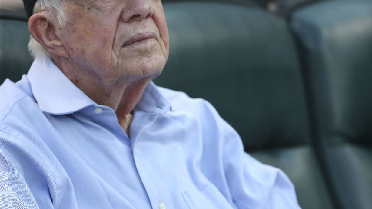 Former President Carter and wife on Braves' 'Kiss Cam'