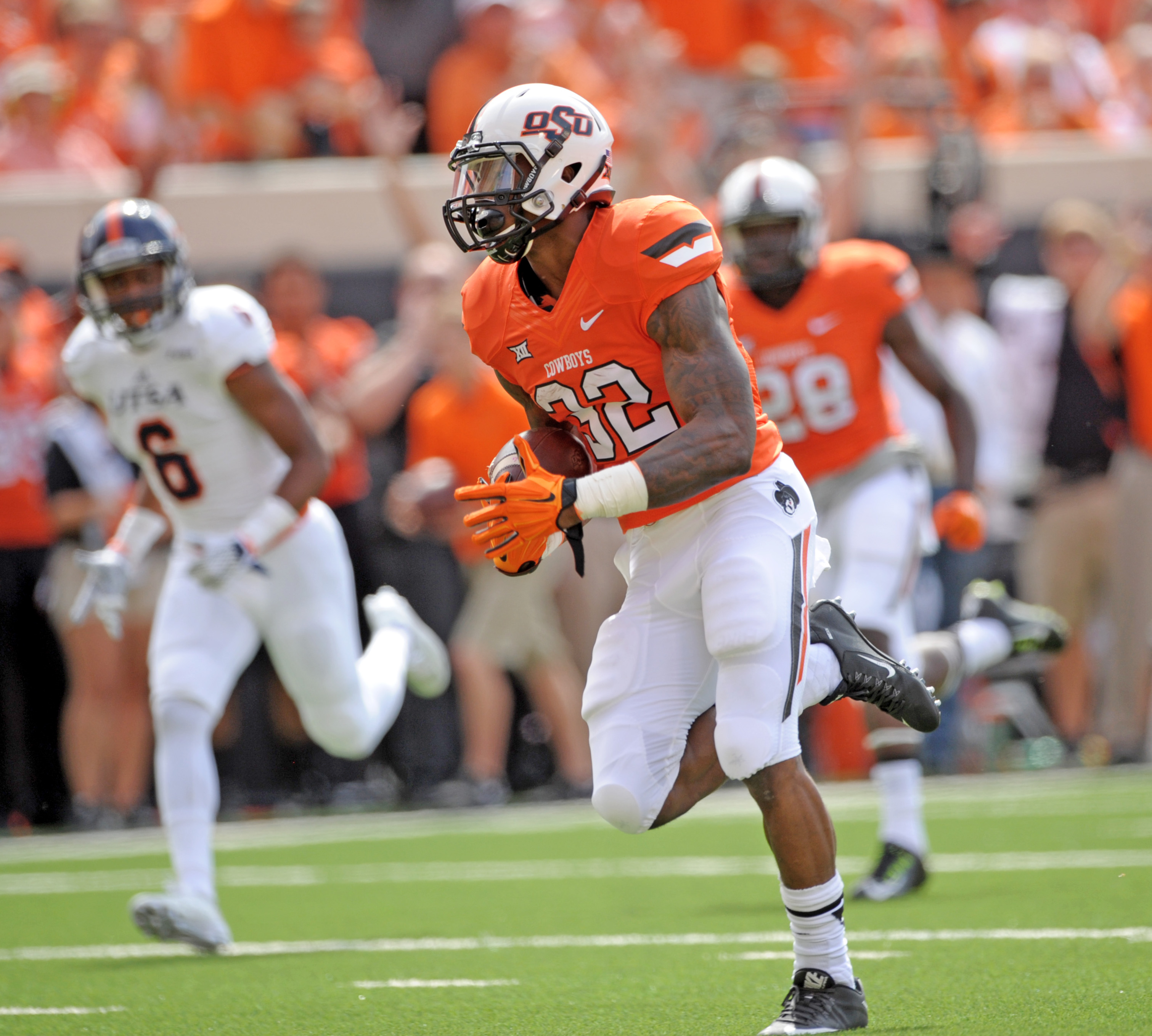No. 25 Oklahoma State forces 7 turnovers, beats UTSA 69-14