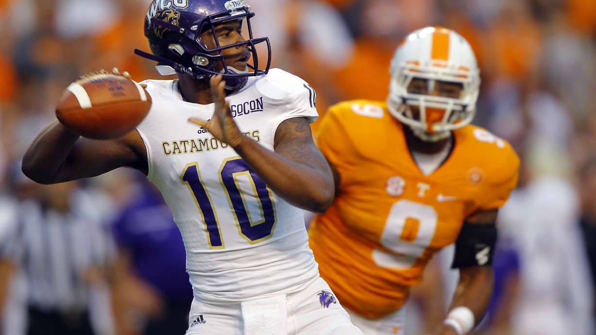 Tennessee breezes past overmatched Western Carolina 55-10