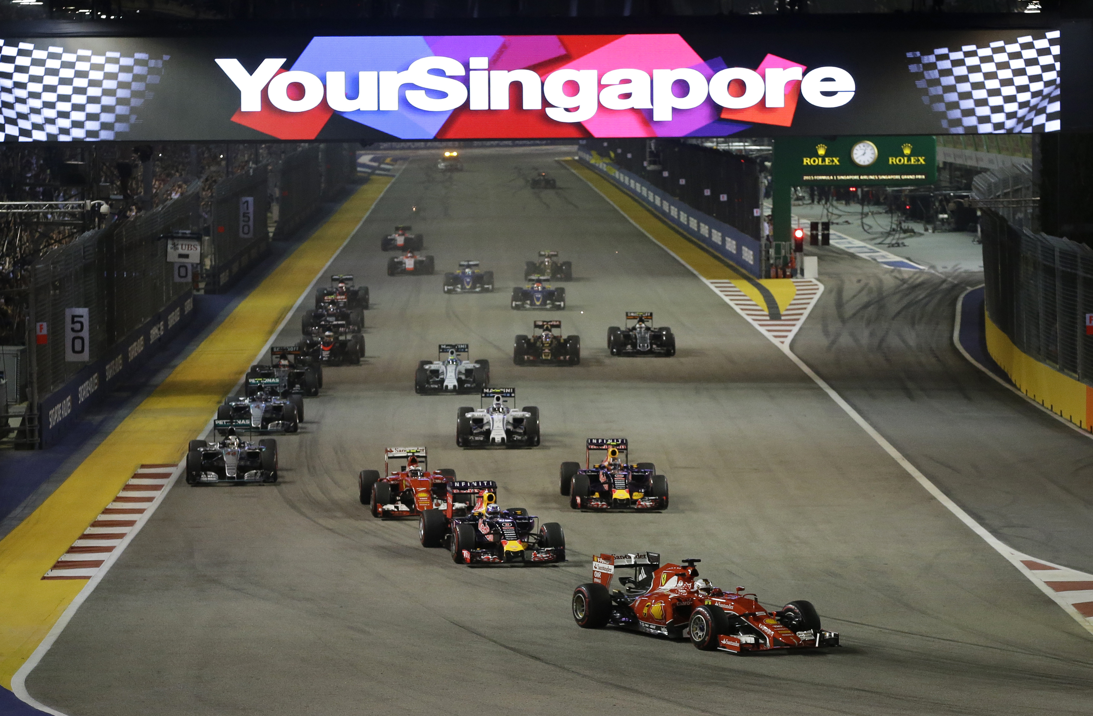 Vettel wins Singapore GP to liven up F1 title race