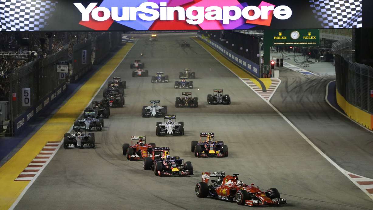 Vettel wins Singapore GP to liven up F1 title race