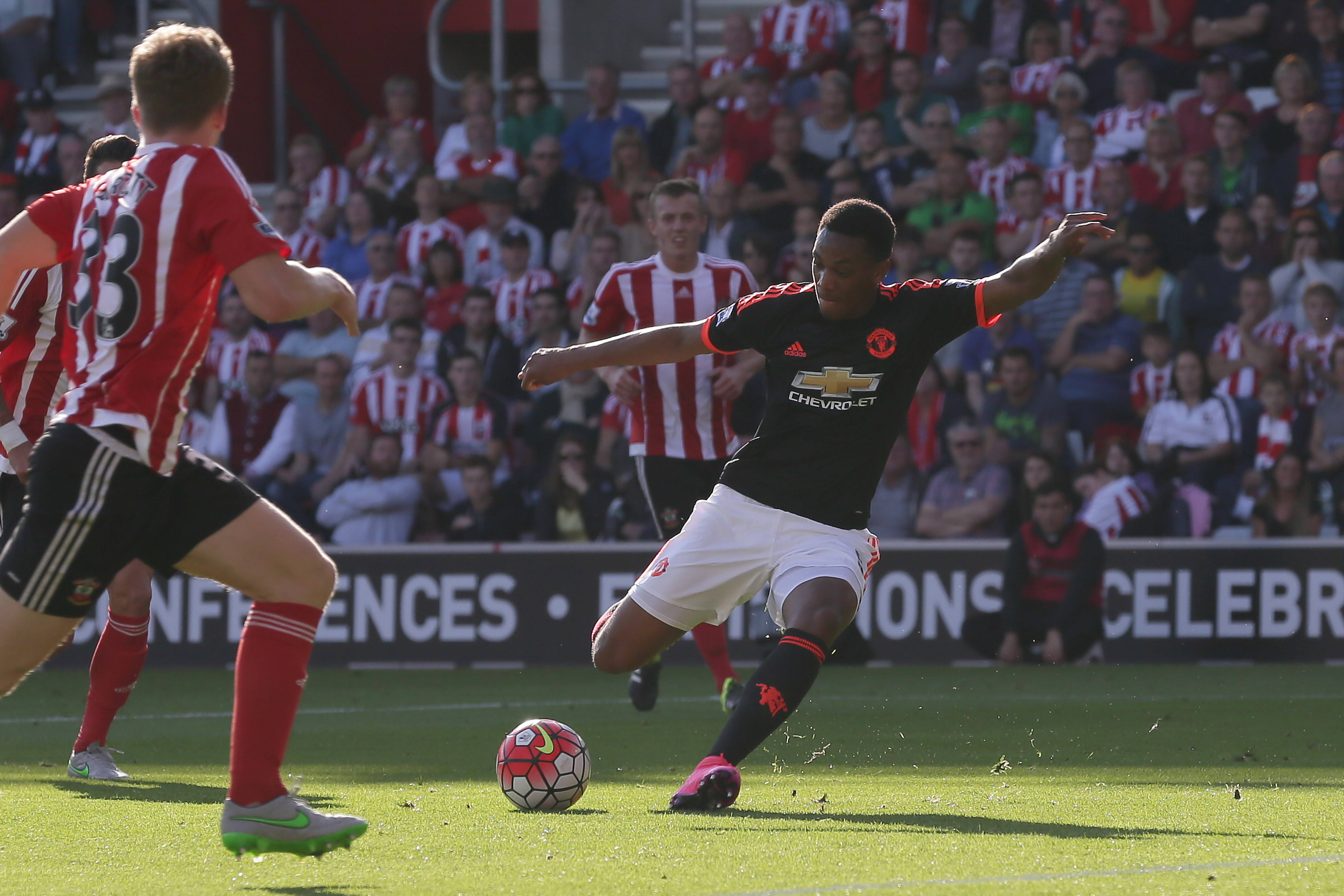 Man United beats Southampton 3-2 in Premier League