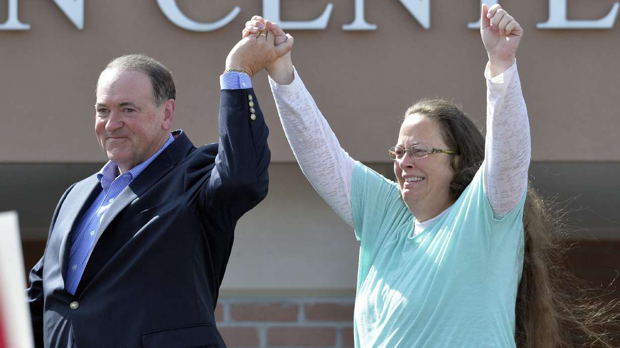 Kentucky clerk Kim Davis blames governor for legal woes