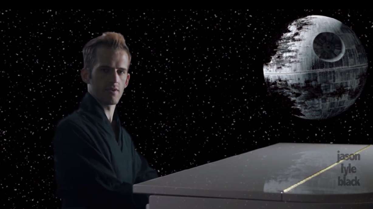 Video: Local pianist sings story of finding love at Comic Con