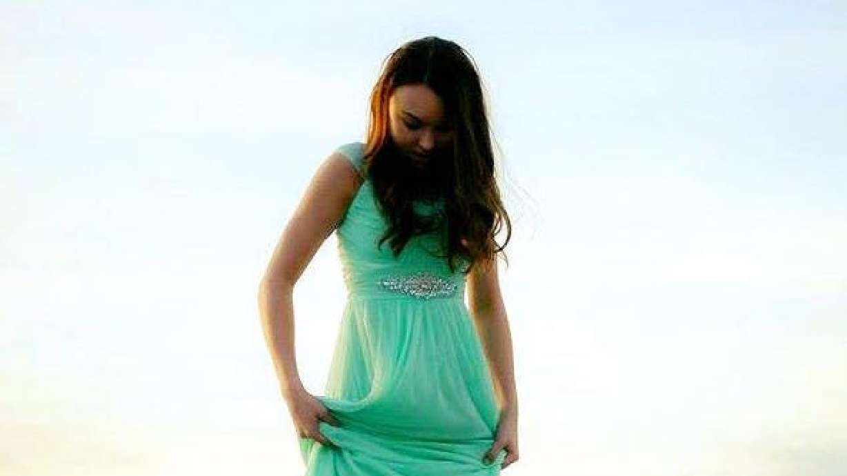 Utah high schools rally around dancer with cancer