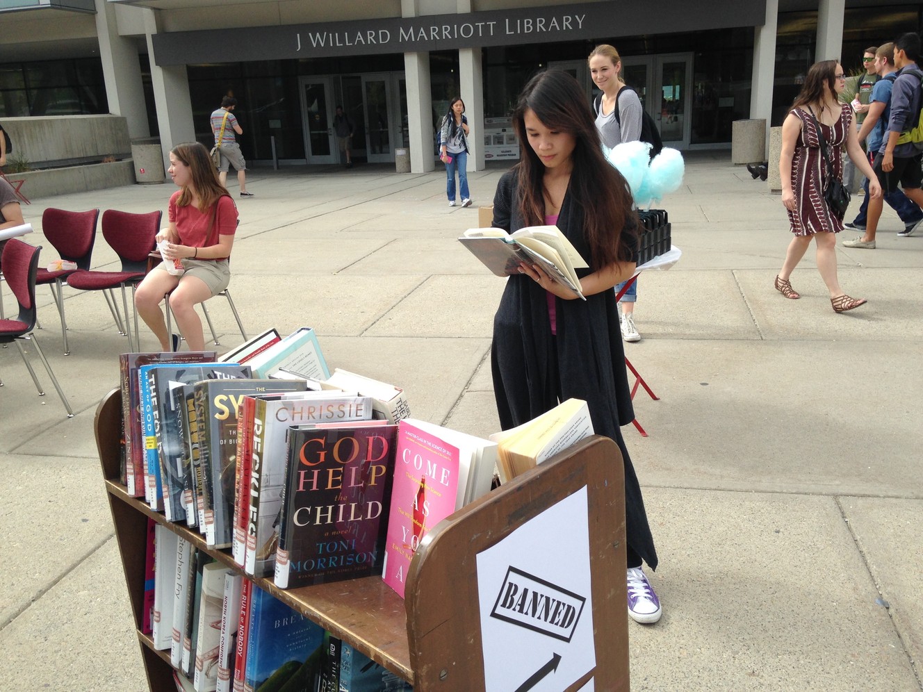U. students, librarians promote freedom to read during Banned Books Week