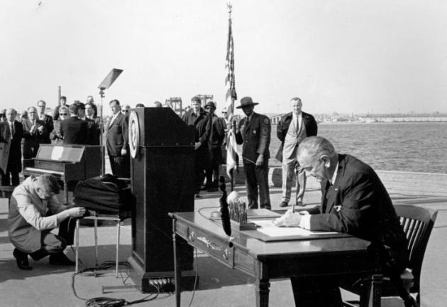 La Ley de Inmigración de 1965 cambió Estados Unidos; los mismos derechos para todos