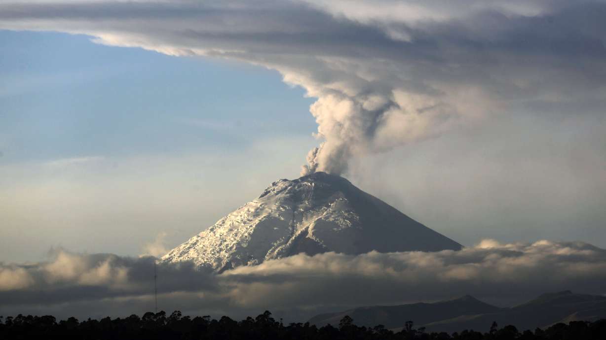 New bursts of ash and gas from Ecuador's Cotopaxi
