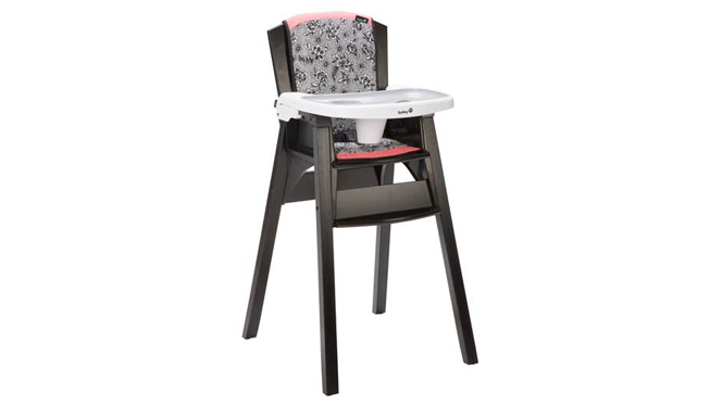 Highchairs recalled on reports kids fell off, chipped teeth