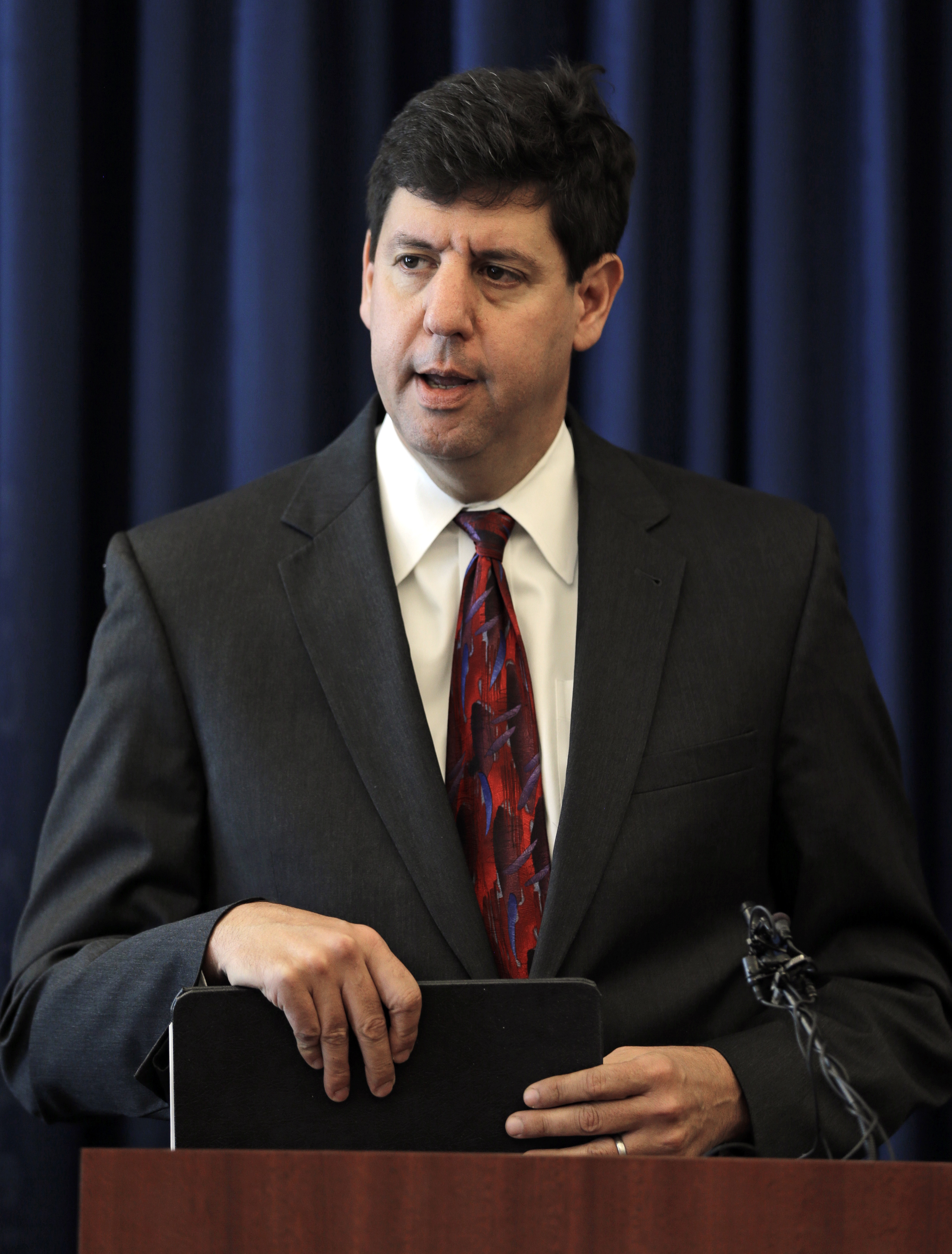 Ex-narcotics detectives charged in scheme to steal drug cash