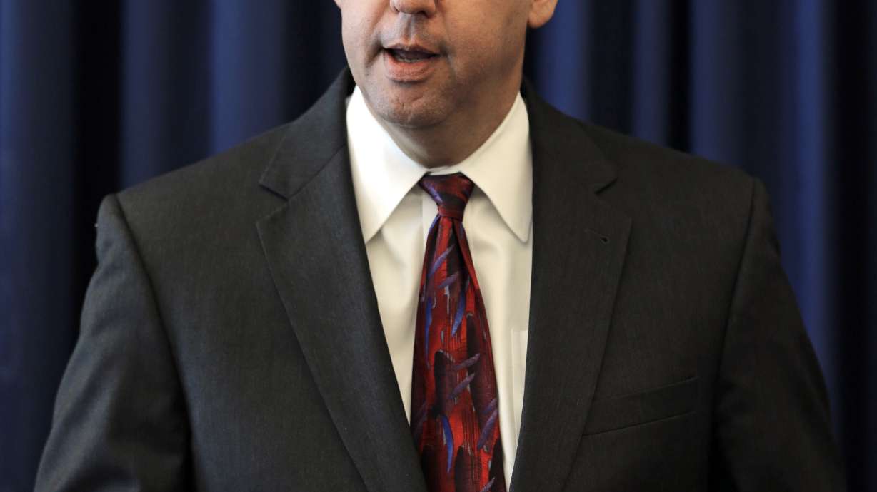 Ex-narcotics detectives charged in scheme to steal drug cash