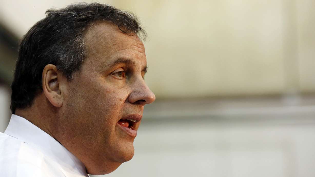 Christie and wife earned nearly $1 million in 2014
