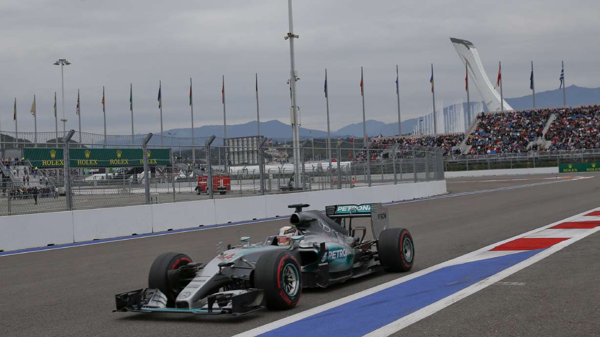 Hamilton wins Russian GP as Rosberg fails to finish