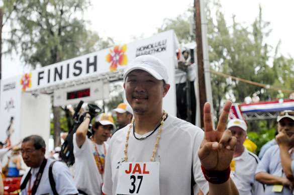 Red Sox pitcher Hideki Okajima gestures after finishing the Honolulu Marathon on Sunday in Honolulu, 2008. (Photo: AP Photo)