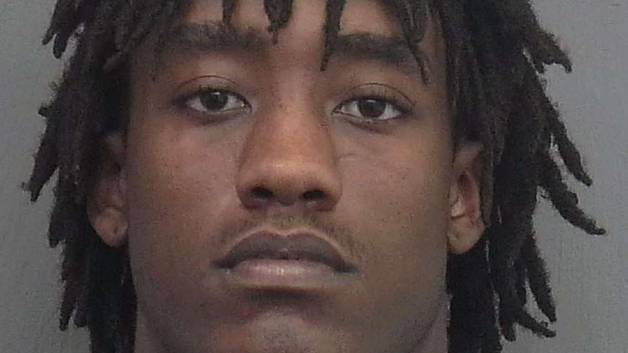 Florida's Porter accused of shooting at pregnant girlfriend