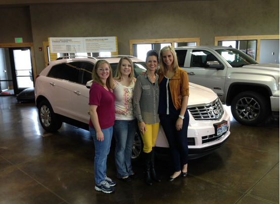 Madre de UT gana su 6to Cadillac trabajando desde su hogar para Mary Kay