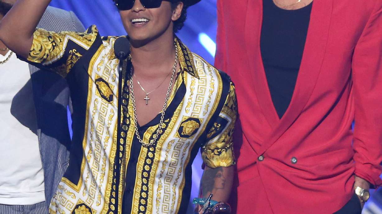 The Weeknd, 'Uptown Funk' duo lead Soul Train nominations