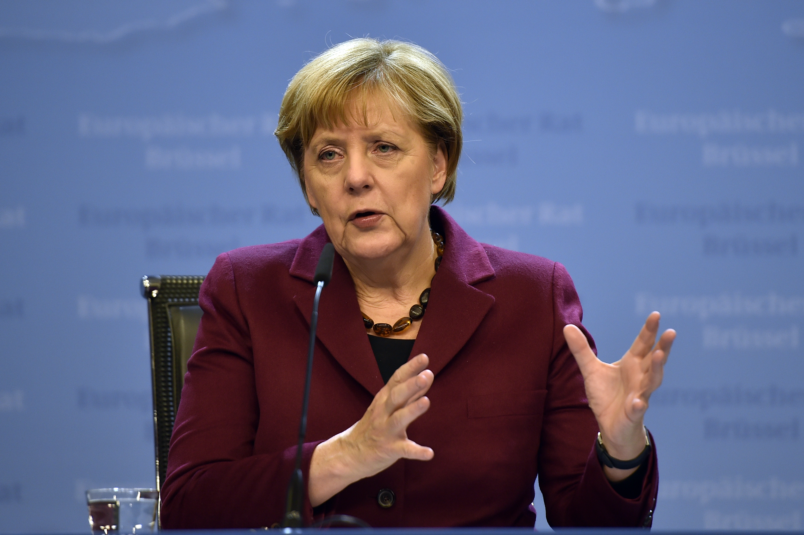 German government on defensive over spying reports